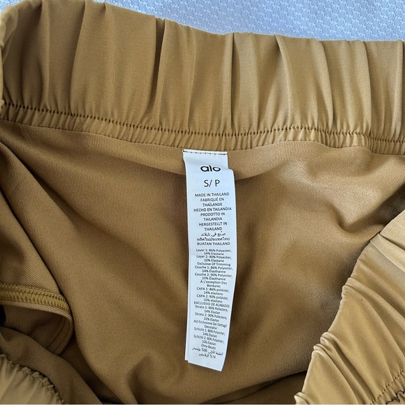 Alo Yoga Cinch It Up Short Women’s Small Golden Olive Branch Adjustable Sides - Picture 8 of 14